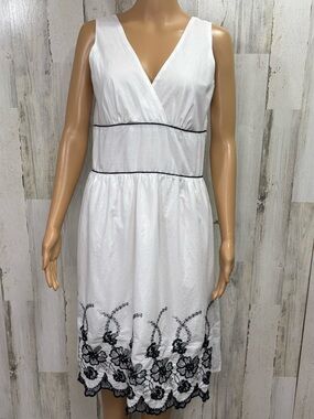 Mint Green White Sleeveless V-Neck Embroidered Cotton Midi‎ Dress